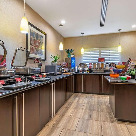 Best Western Plus Lytle Inn And Suites Exteriör bild