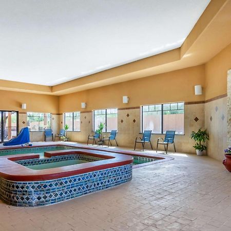Best Western Plus Lytle Inn And Suites Exteriör bild