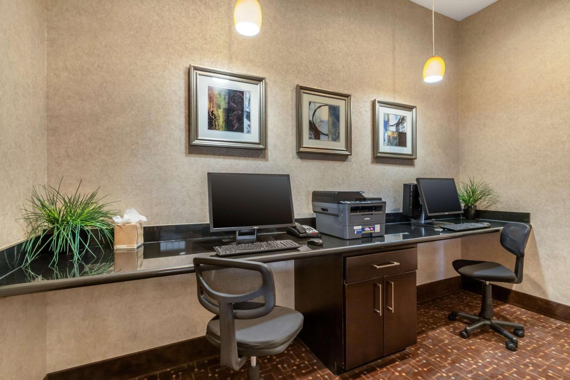 Best Western Plus Lytle Inn And Suites Exteriör bild