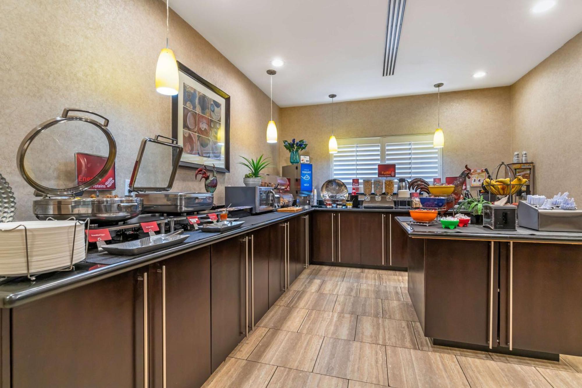 Best Western Plus Lytle Inn And Suites Exteriör bild