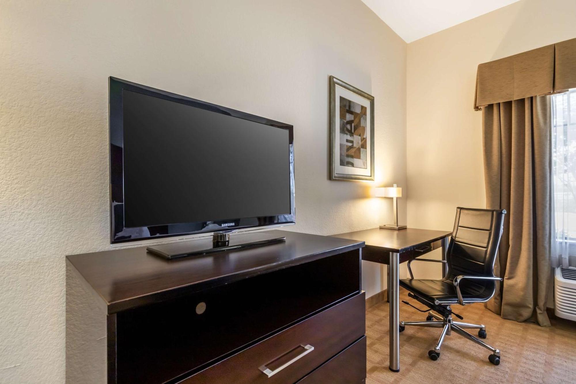 Best Western Plus Lytle Inn And Suites Exteriör bild
