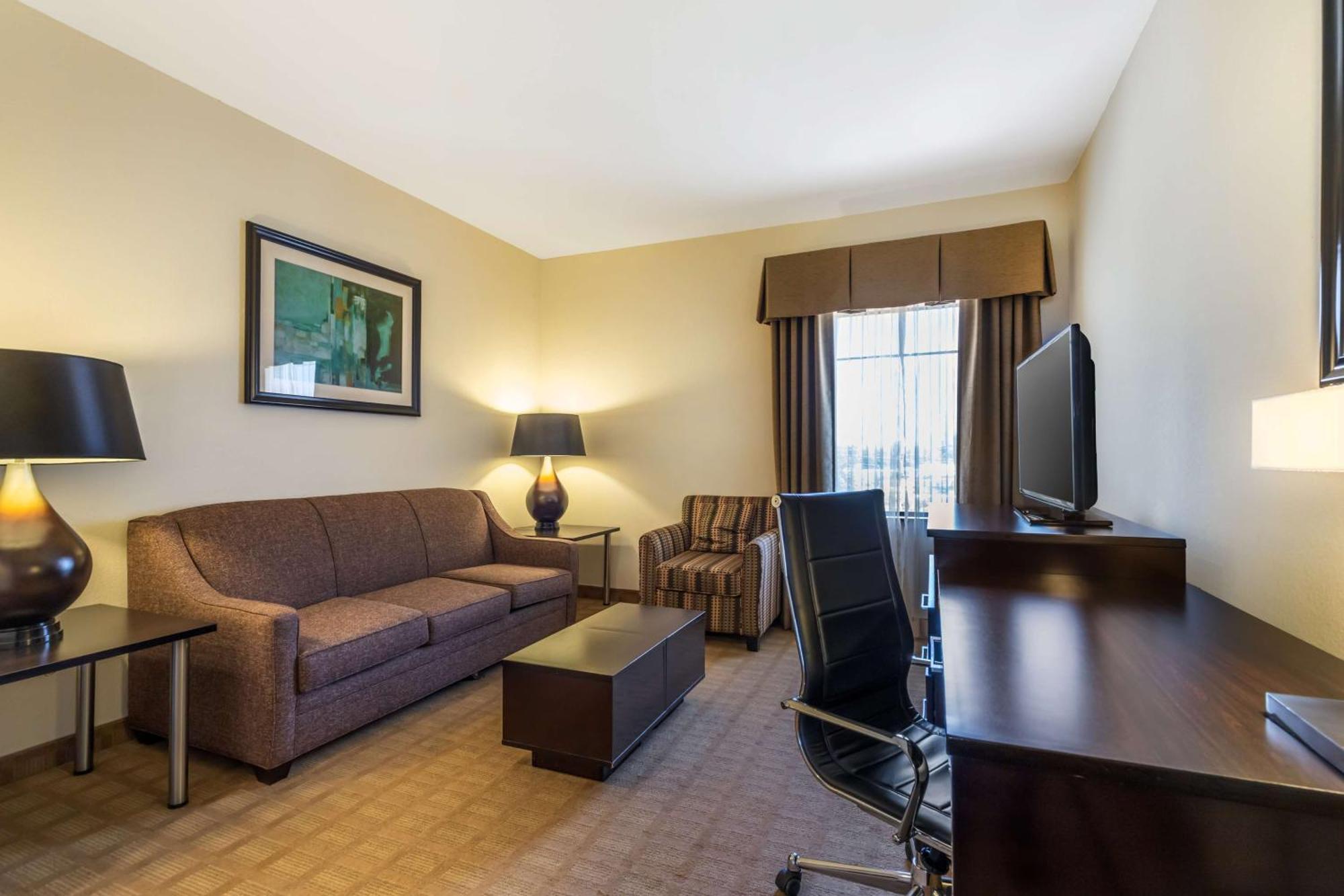 Best Western Plus Lytle Inn And Suites Exteriör bild