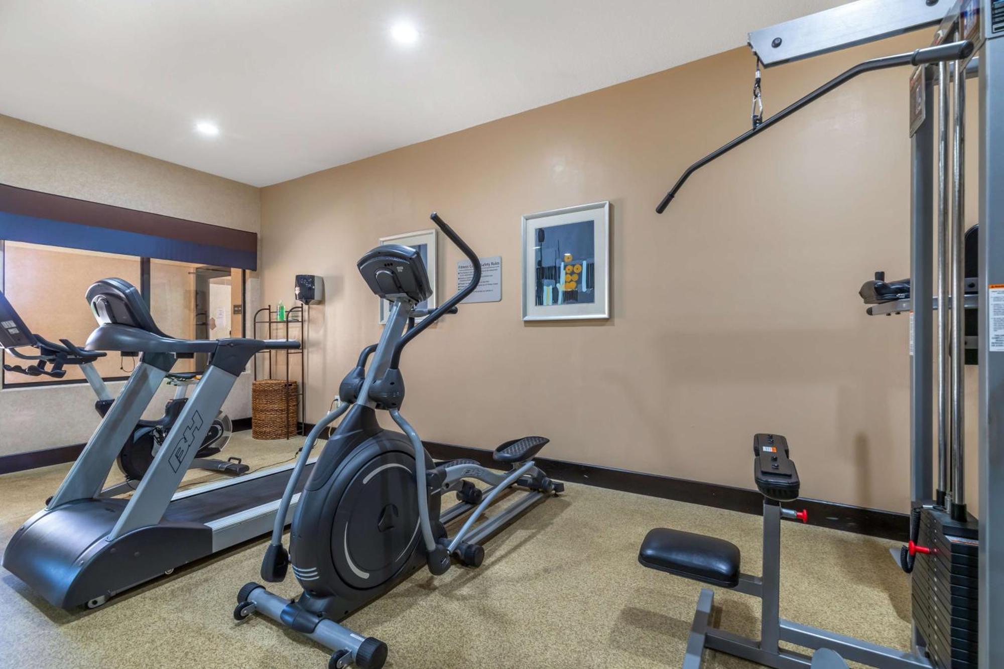 Best Western Plus Lytle Inn And Suites Exteriör bild