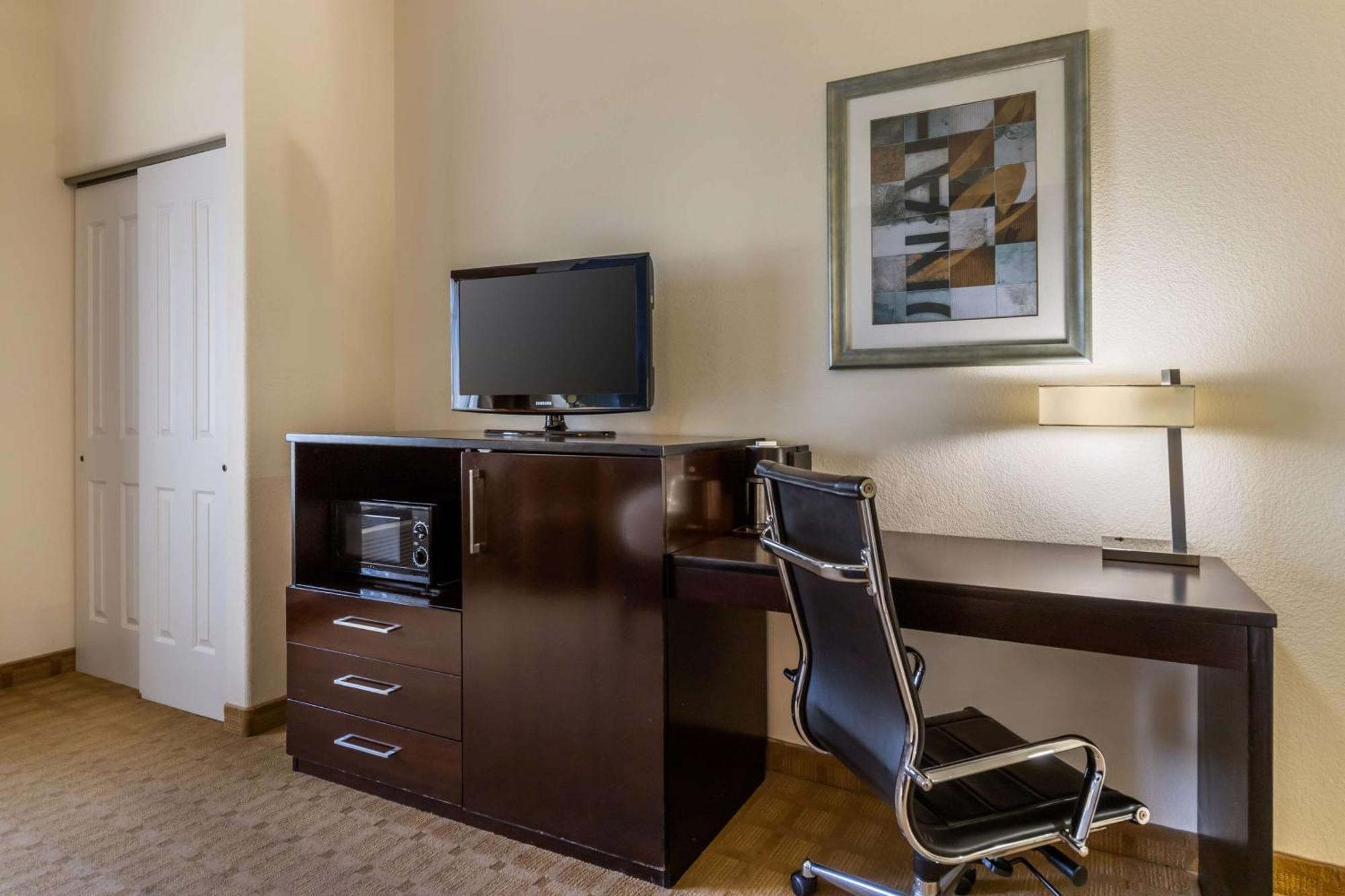 Best Western Plus Lytle Inn And Suites Exteriör bild