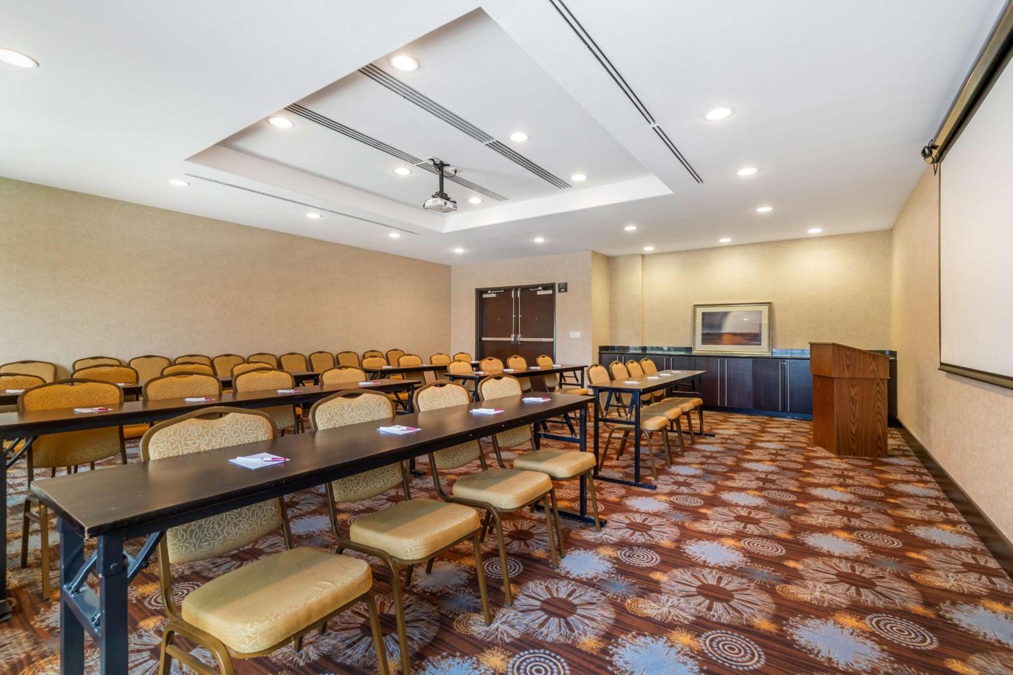 Best Western Plus Lytle Inn And Suites Exteriör bild