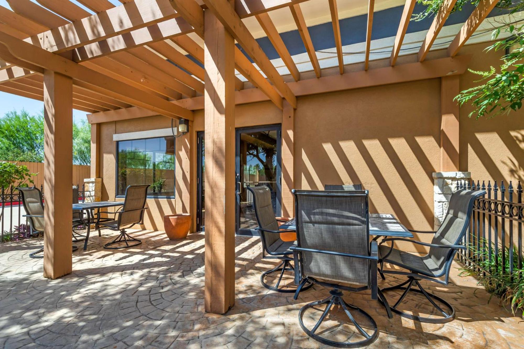 Best Western Plus Lytle Inn And Suites Exteriör bild