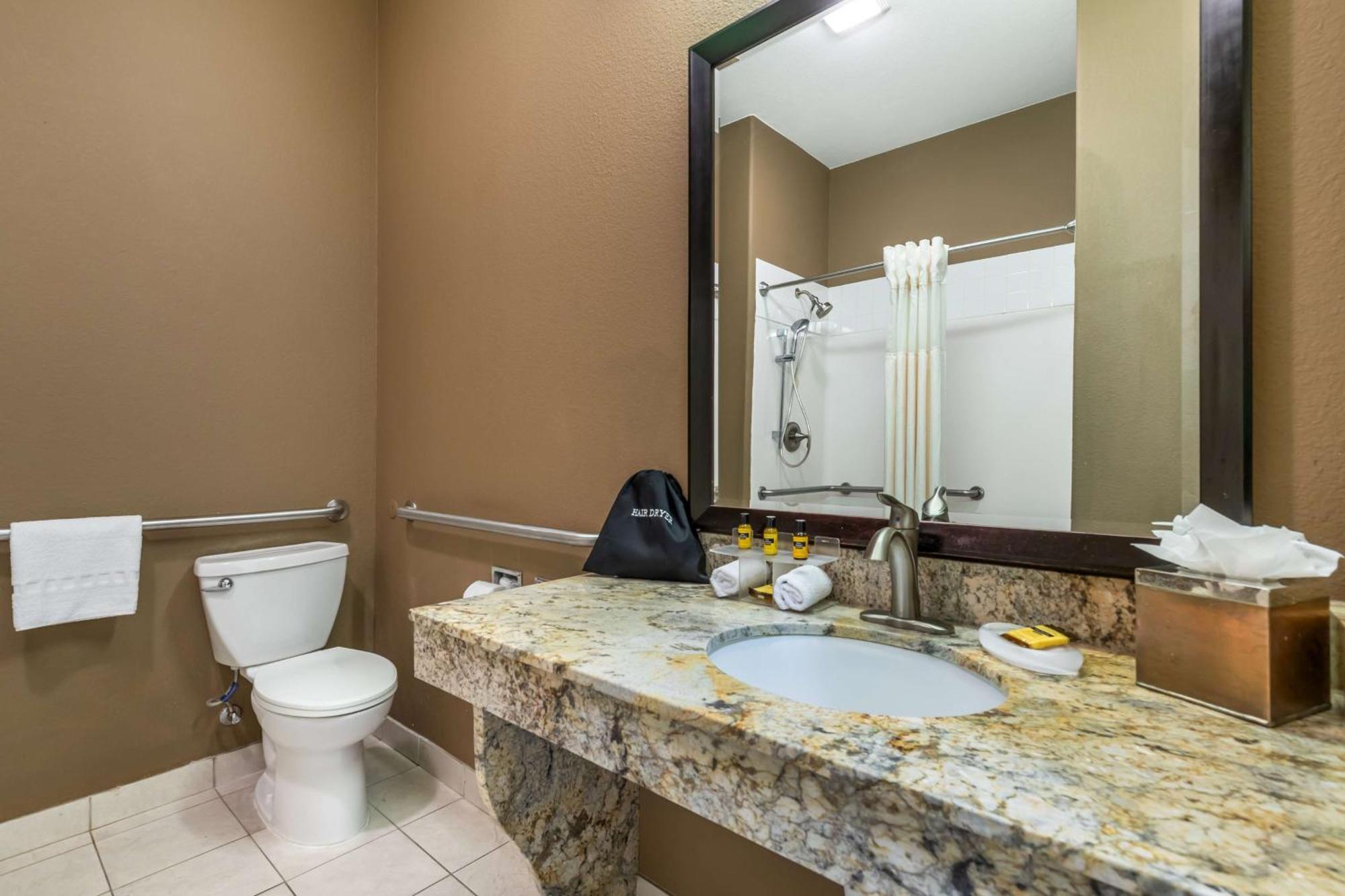 Best Western Plus Lytle Inn And Suites Exteriör bild