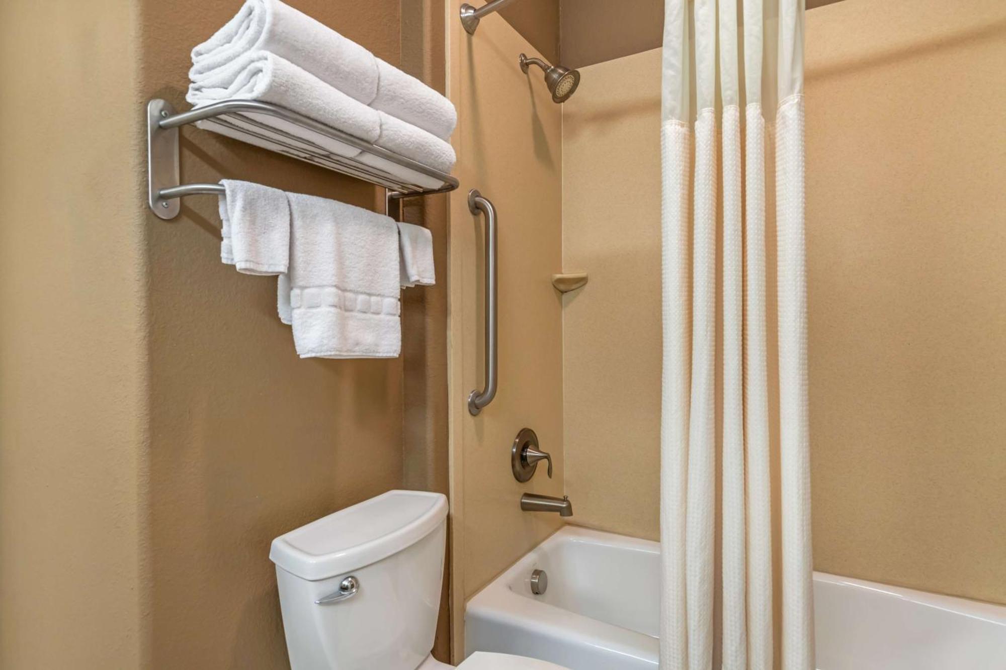 Best Western Plus Lytle Inn And Suites Exteriör bild