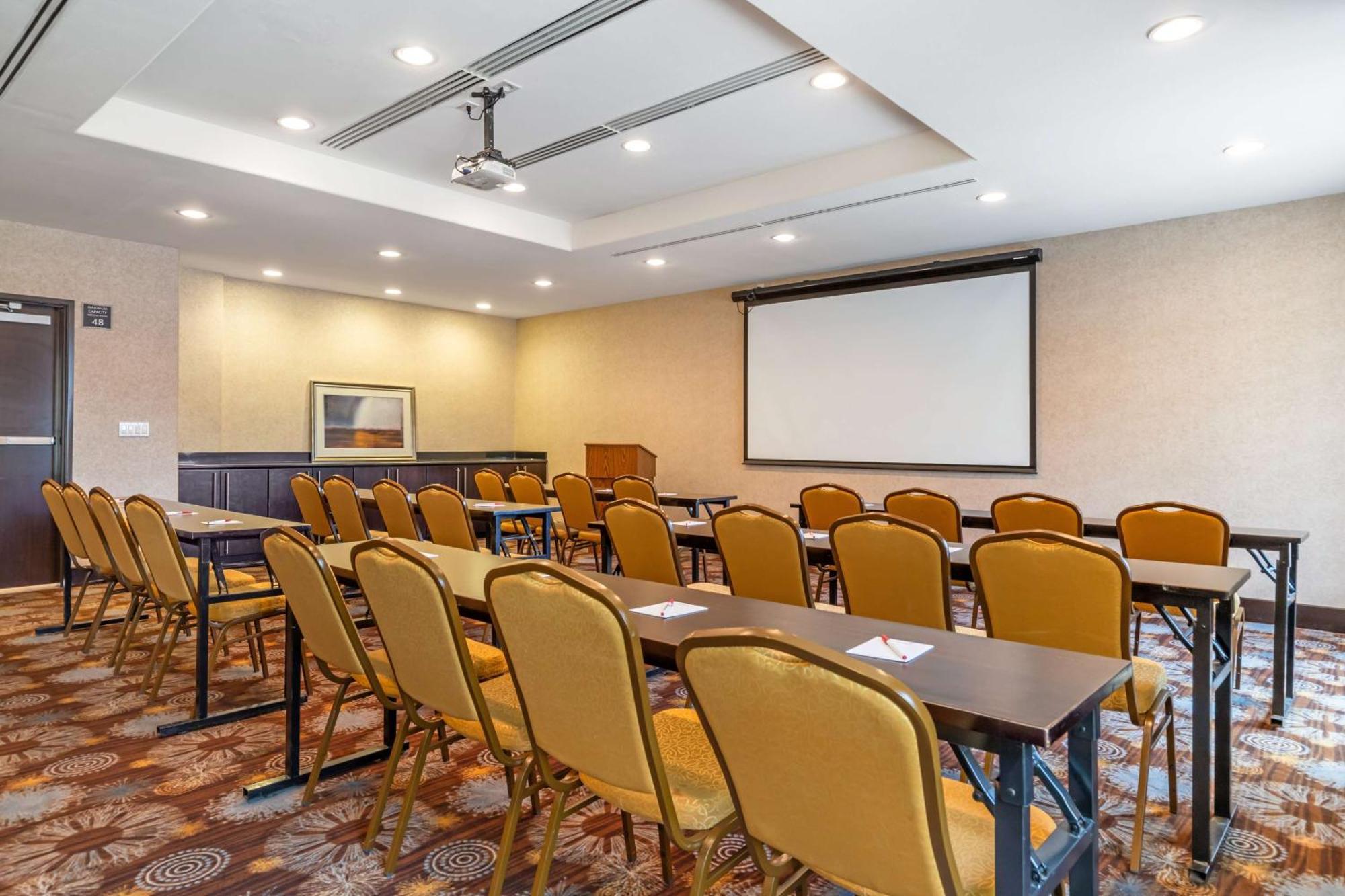 Best Western Plus Lytle Inn And Suites Exteriör bild
