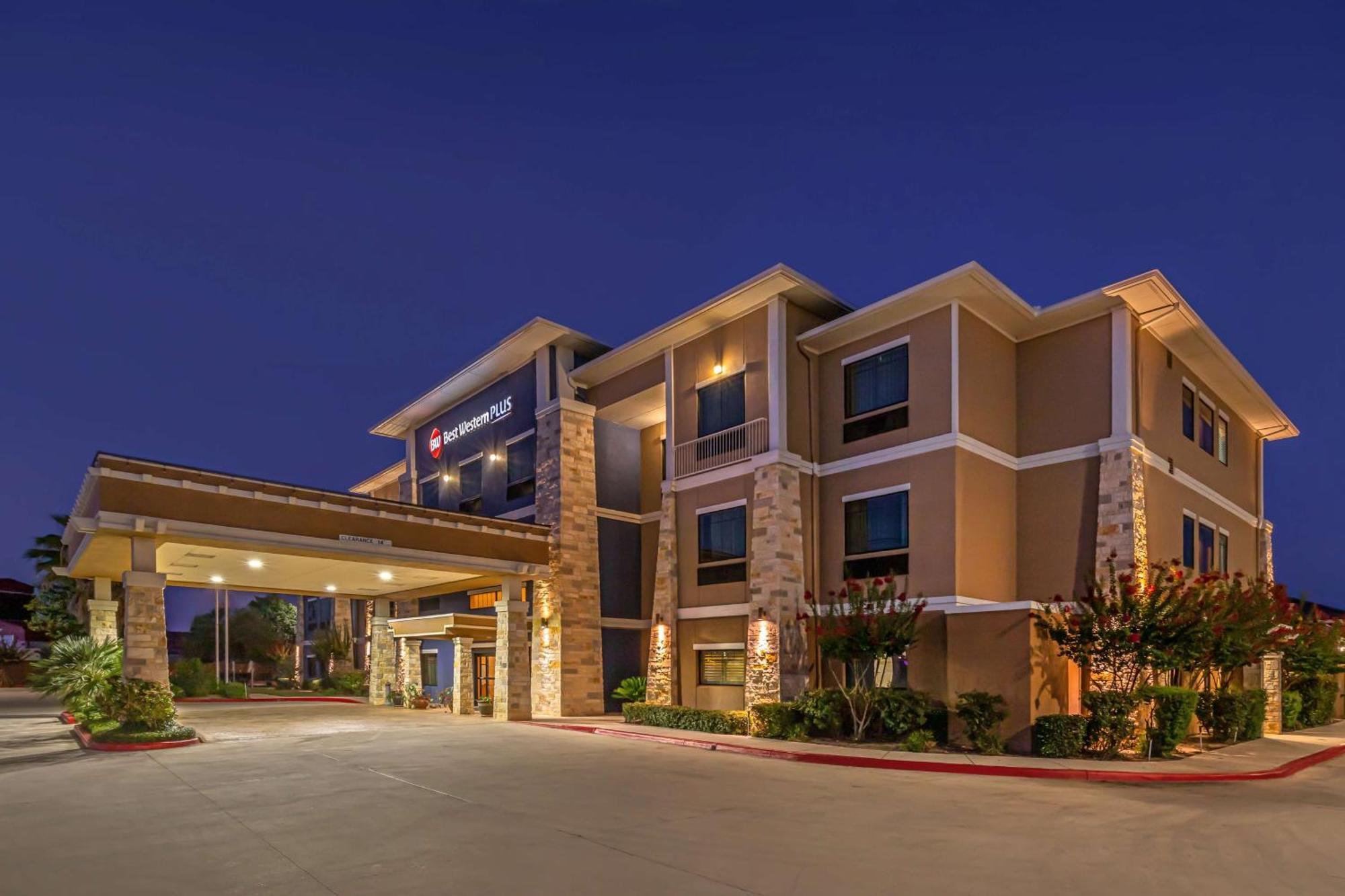 Best Western Plus Lytle Inn And Suites Exteriör bild