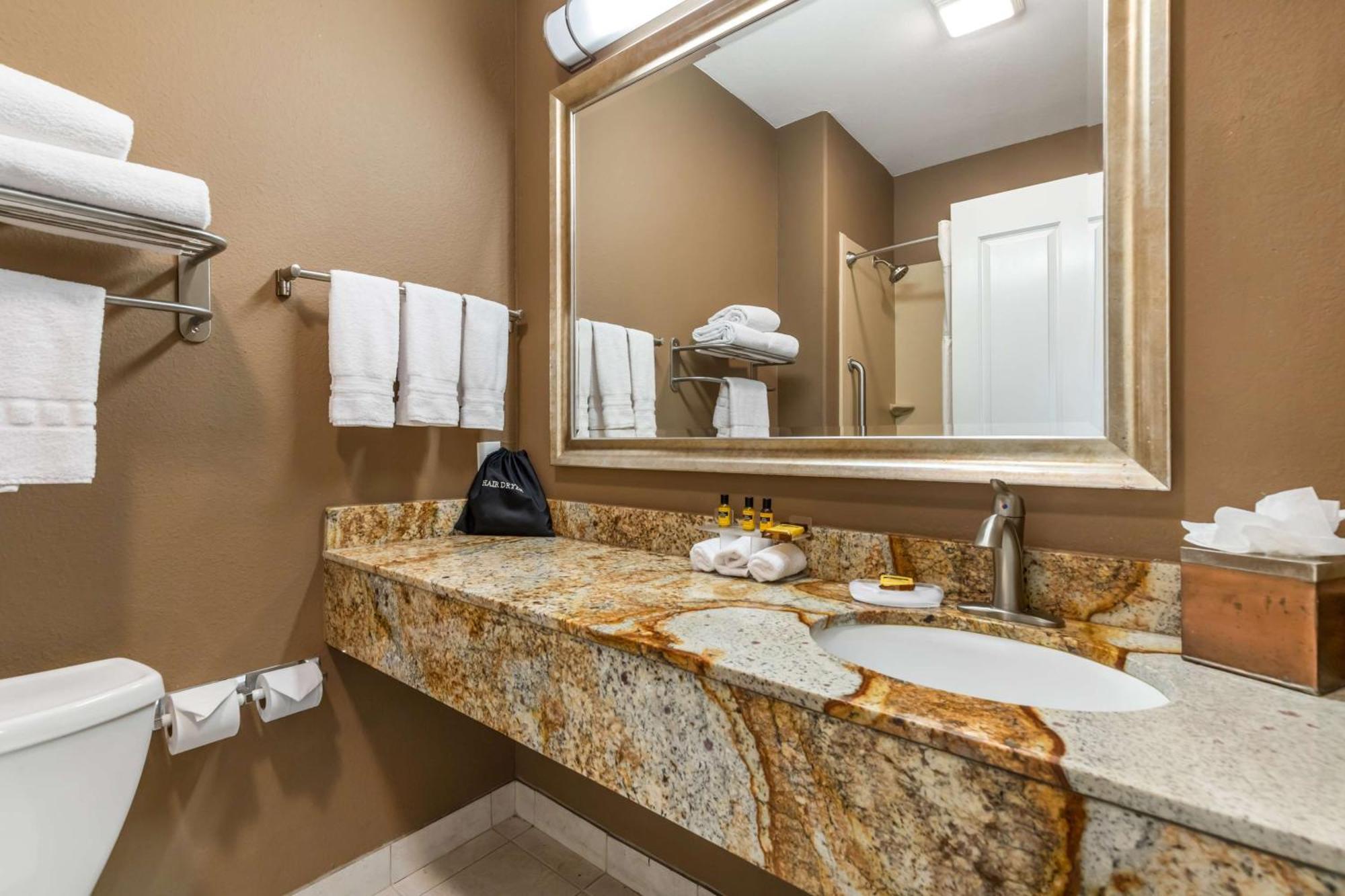 Best Western Plus Lytle Inn And Suites Exteriör bild