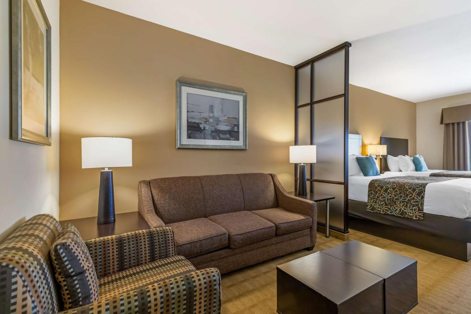 Best Western Plus Lytle Inn And Suites Exteriör bild