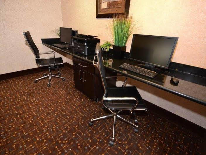 Best Western Plus Lytle Inn And Suites Exteriör bild